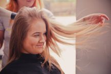 Comment utiliser un sèche-cheveux pour créer des vagues de plage naturelles