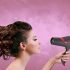 Comment utiliser un sèche-cheveux pour éliminer les frisottis et les mèches rebelles